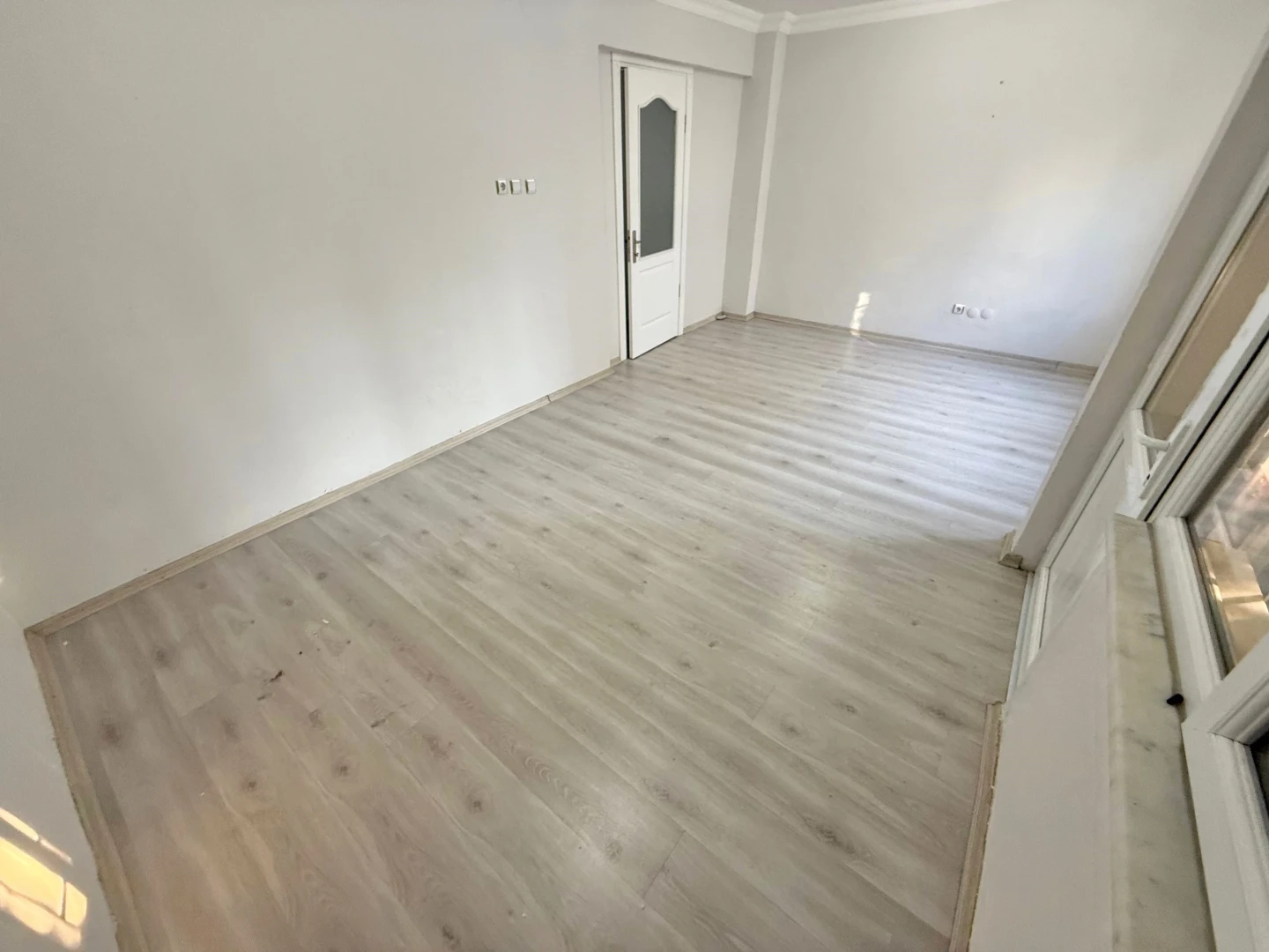 YÜKSELDEN AKÇAY MERKEZDE AYRI MUTFAKLI BAHÇE KULLANIMLI 2+1DAİRE
