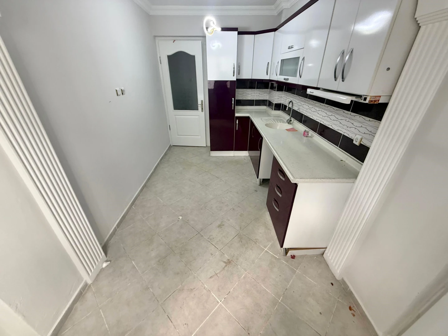 YÜKSELDEN AKÇAY MERKEZDE AYRI MUTFAKLI BAHÇE KULLANIMLI 2+1DAİRE
