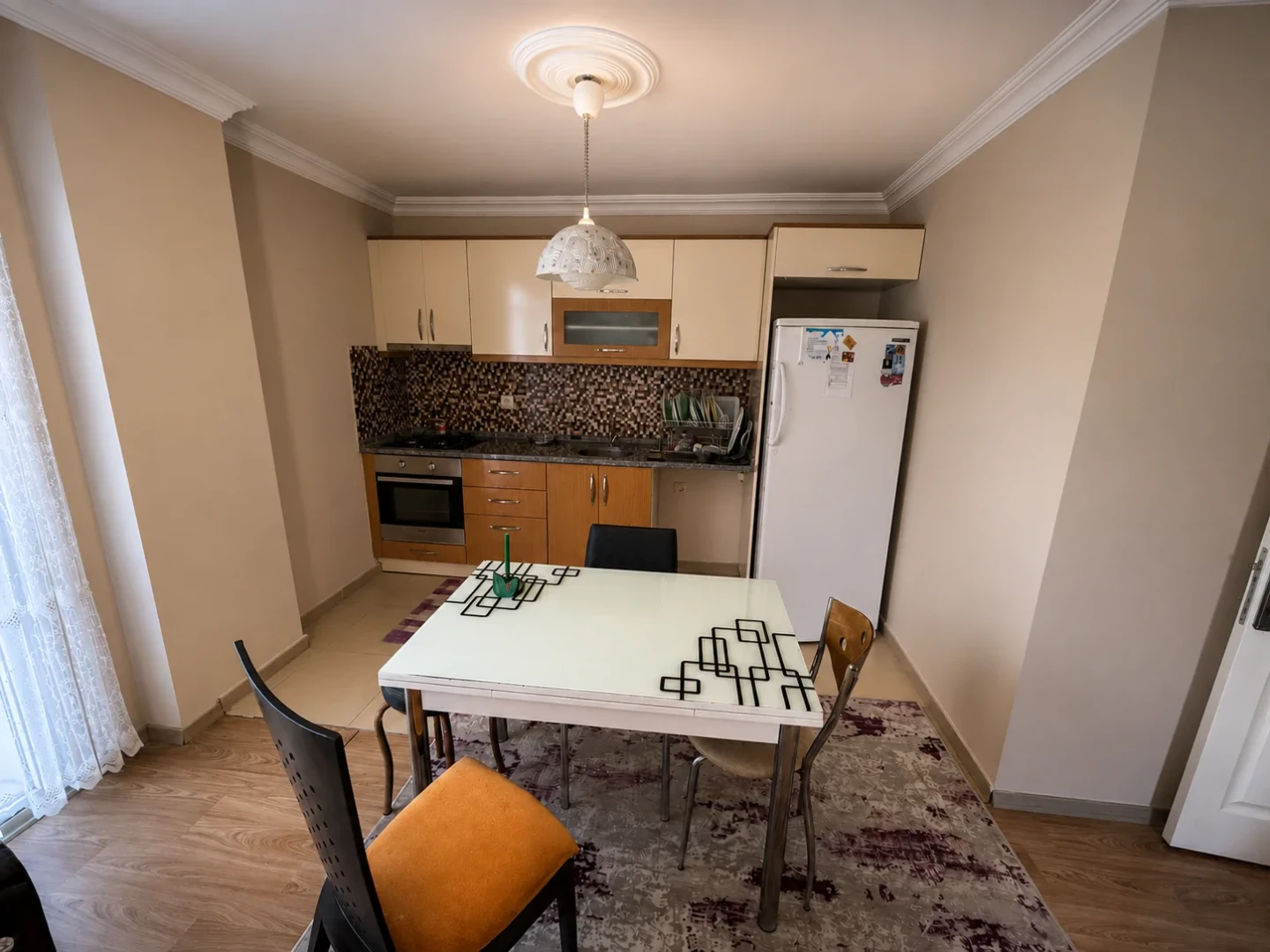 YÜKSEL'DEN ALTINKUM'DA EŞYALI ARAKAT BAKIMLI MASRAFSIZ 1+1 DAİRE