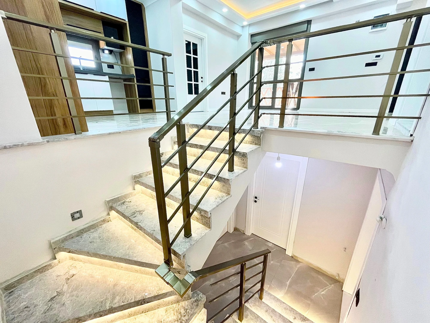 YÜKSELDEN GÜREDE HAVUZLU AYRI MUTFAK ŞAHANE SİTEDE 3+1 VİLLA