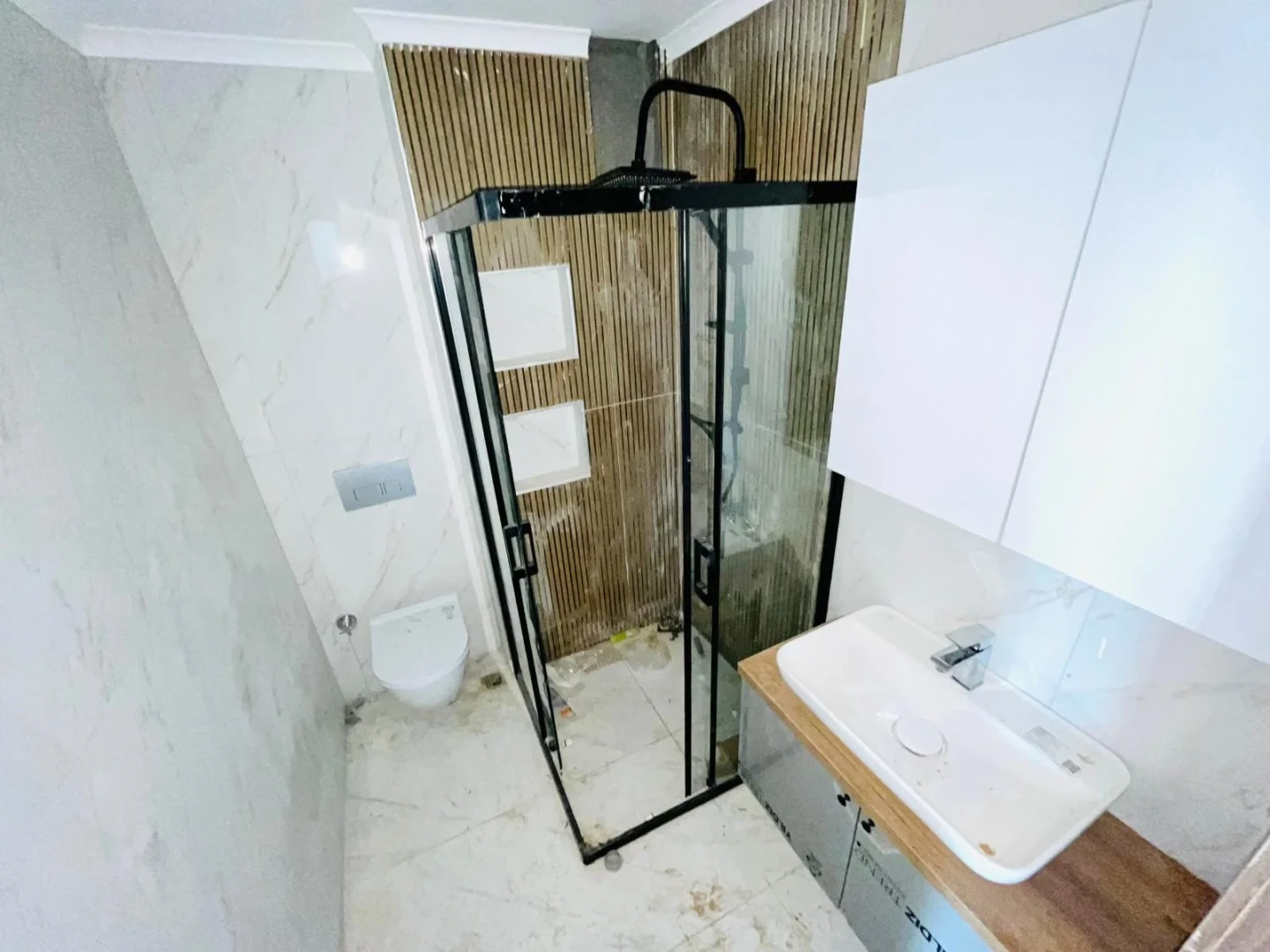 YÜKSELDEN GÜRE ÇAMLIBELDE ŞAHANE TERASIYLA OTOPARKLI 1+1 DAİRE