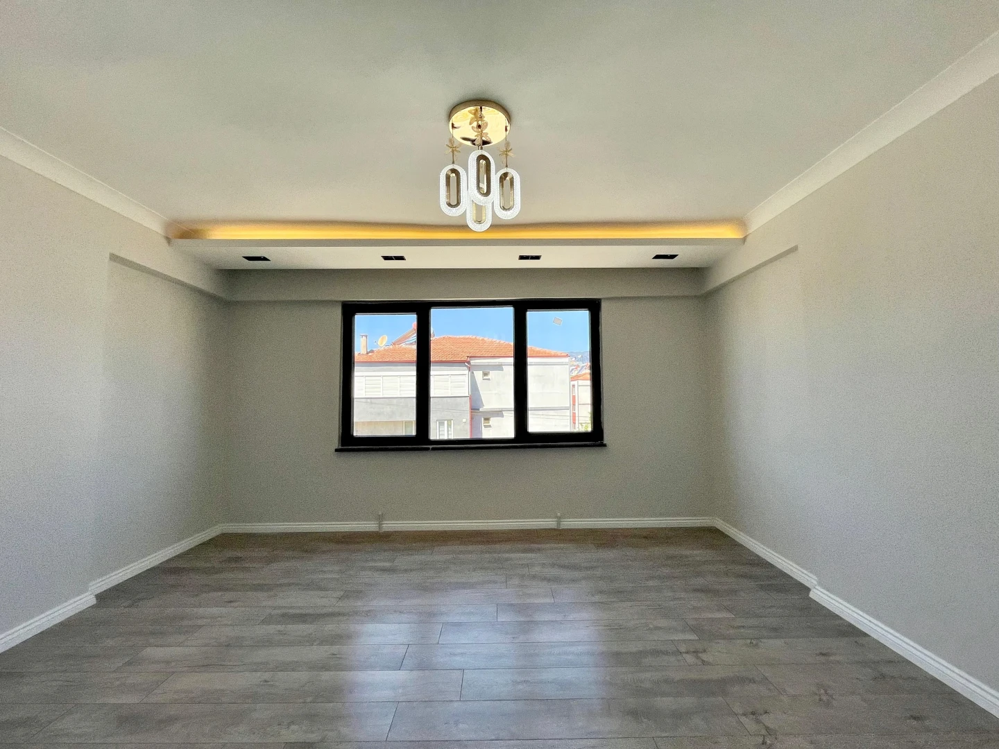 YÜKSEL'DEN AKÇAY'DA ARAKAT 25m2 GENİŞ AYRI MUTFAKLI LUX 2+1DAİRE