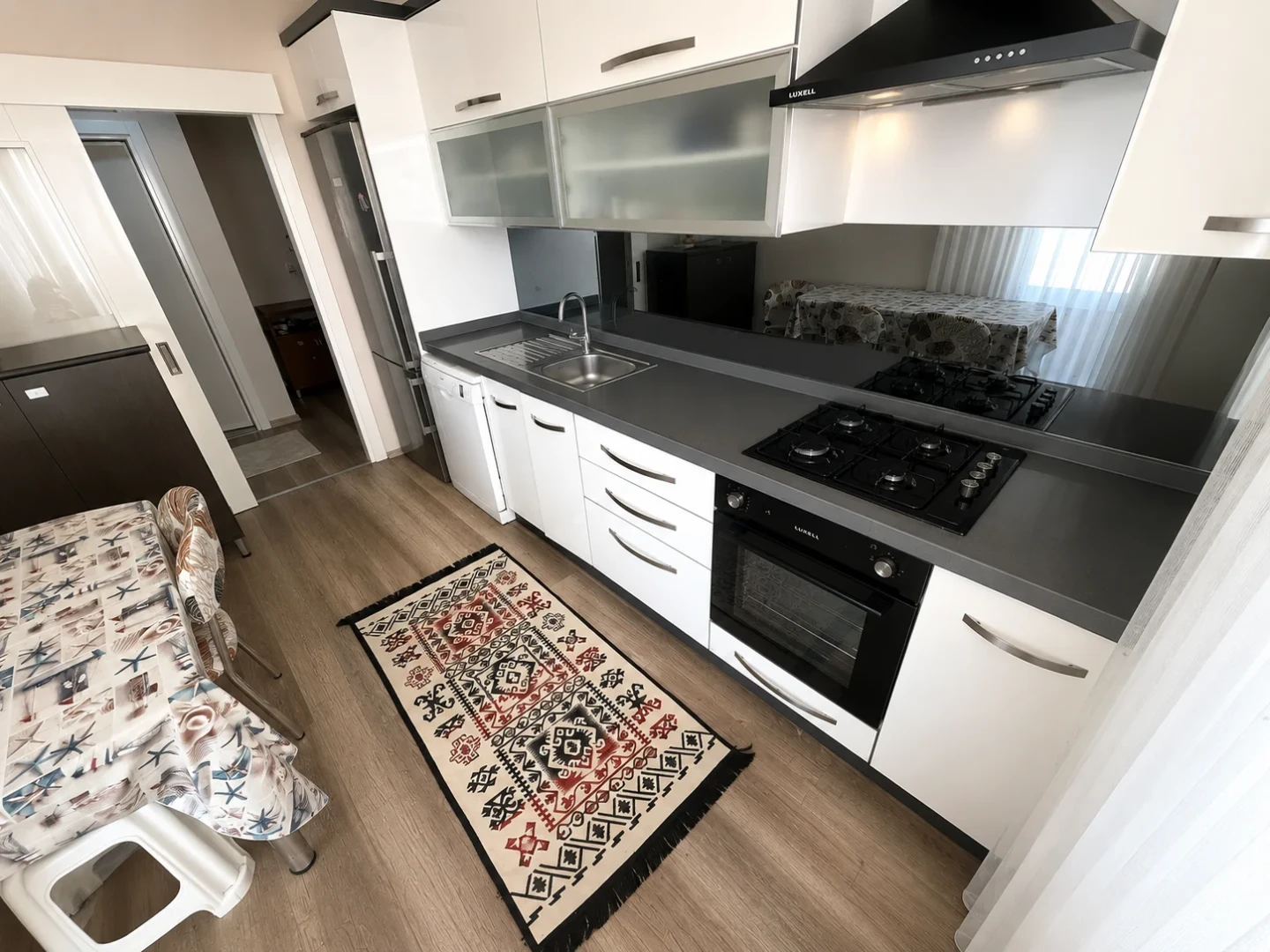 YÜKSELDEN ALTINKUMDA AYRI MUTFAKLI ARAKAT DOĞALGAZLI 2+1 DAİRE