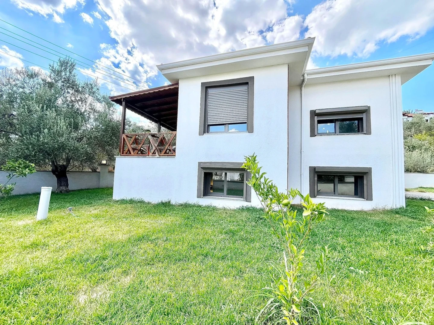 YÜKSELDEN GÜREDE HAVUZLU AYRI MUTFAK ŞAHANE SİTEDE 3+1 VİLLA