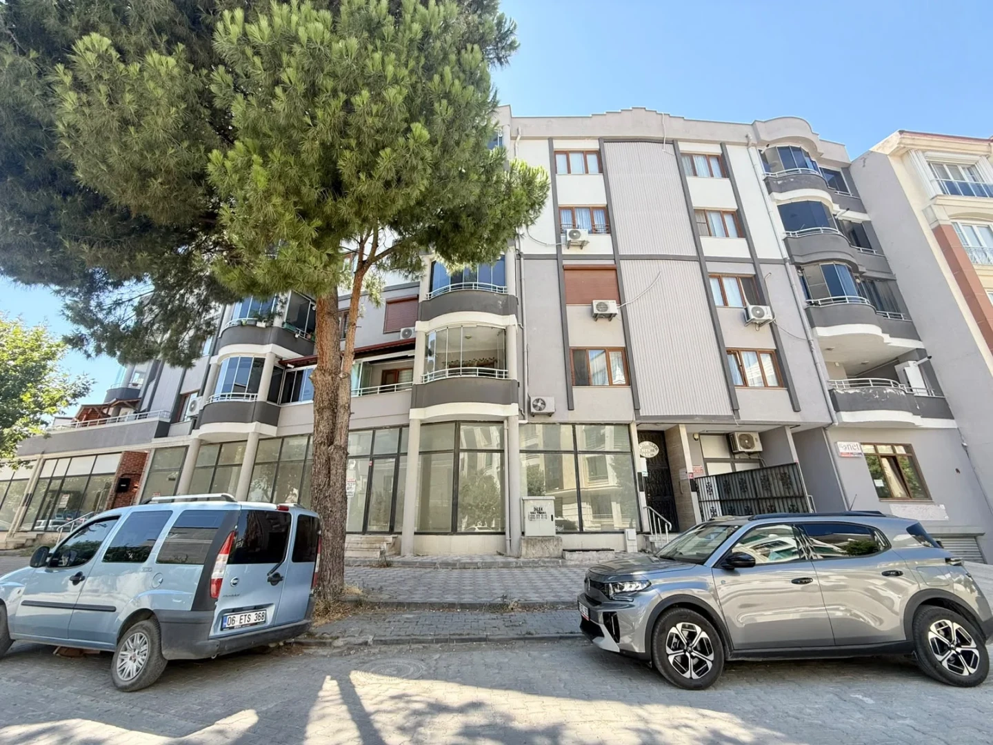 YÜKSEL'DEN CENNETAYAĞI YÜRÜYÜŞ YOLUNDA TERASLI OTOPARKLI 3+1