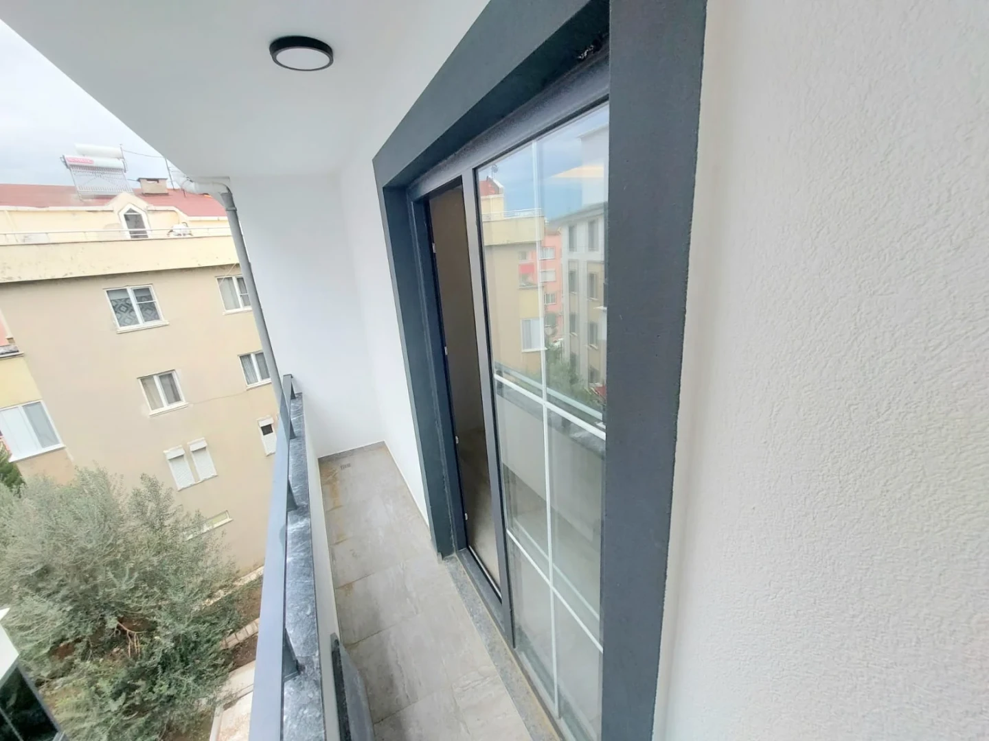 YÜKSELDEN AKÇAYDA ÖN CEPHE ULTRA GENİŞ SATILIK 1+1 LÜKS DAİRE