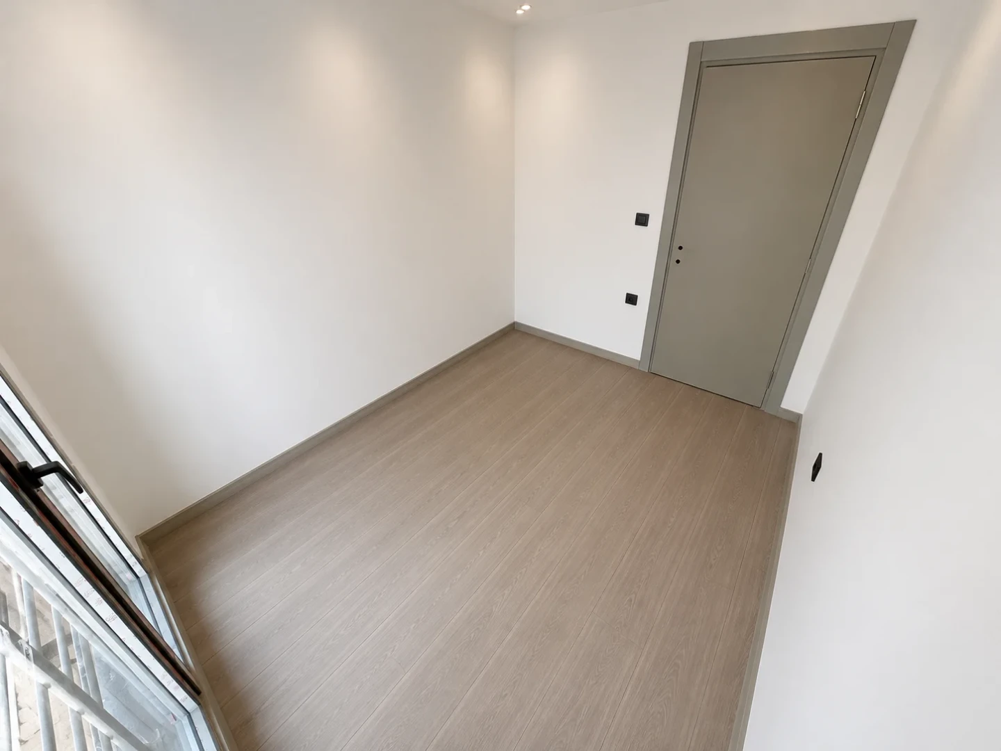 YÜKSEL'DEN KADIKÖY'DE SIFIR LÜKS ARAKAT AYRI MUTFAKLI 2+1 DAİRE