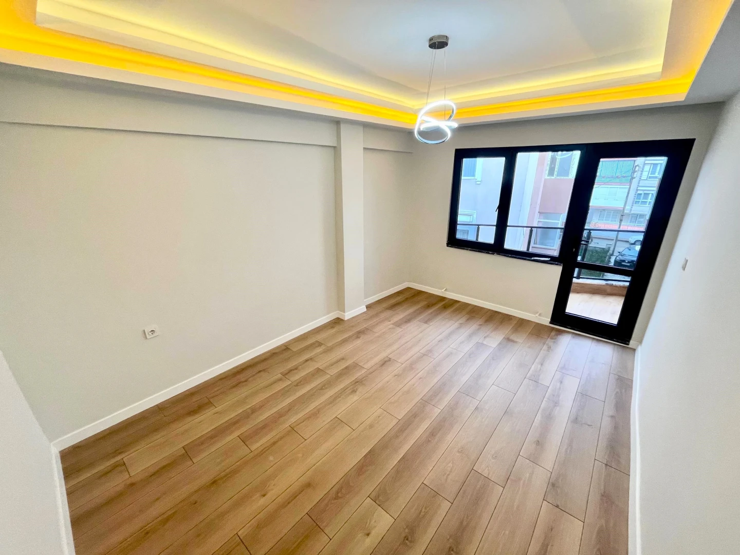 YÜKSEL'DEN AKÇAY'DA DENİZE 75m ÖNCEPHE ŞIK TASARIM LUX 2+1 DAİRE