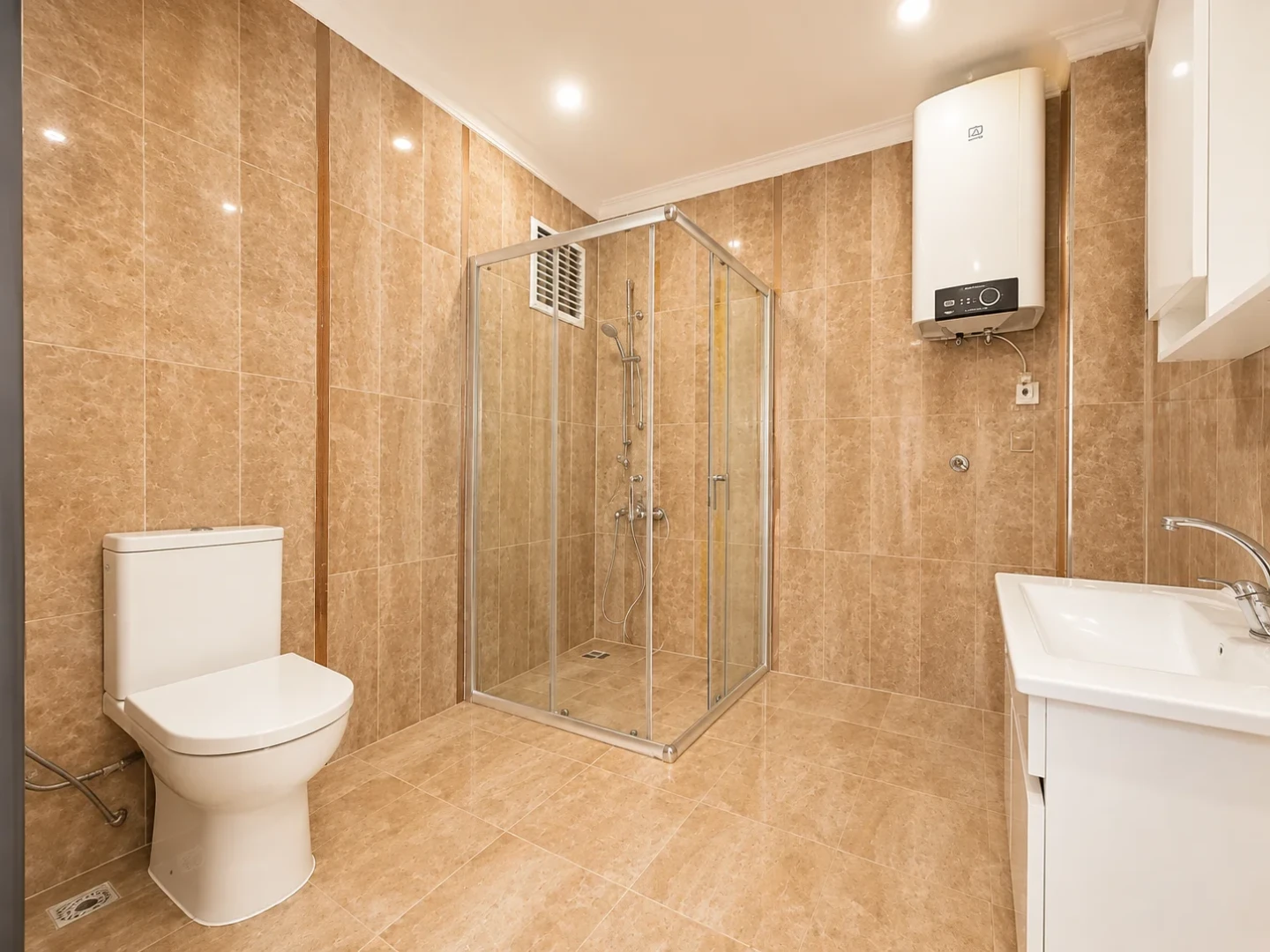 YÜKSEL'DEN KADIKÖY'DE SİTE İÇİNDE 3+1 FULL KREDİ EBEVYN BANYOLU