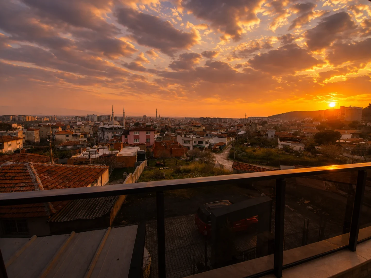 YÜKSELDEN KADIKÖYDE KAPALI TERAS ULTRA GENİŞ 6+1 LÜKS VİLLA