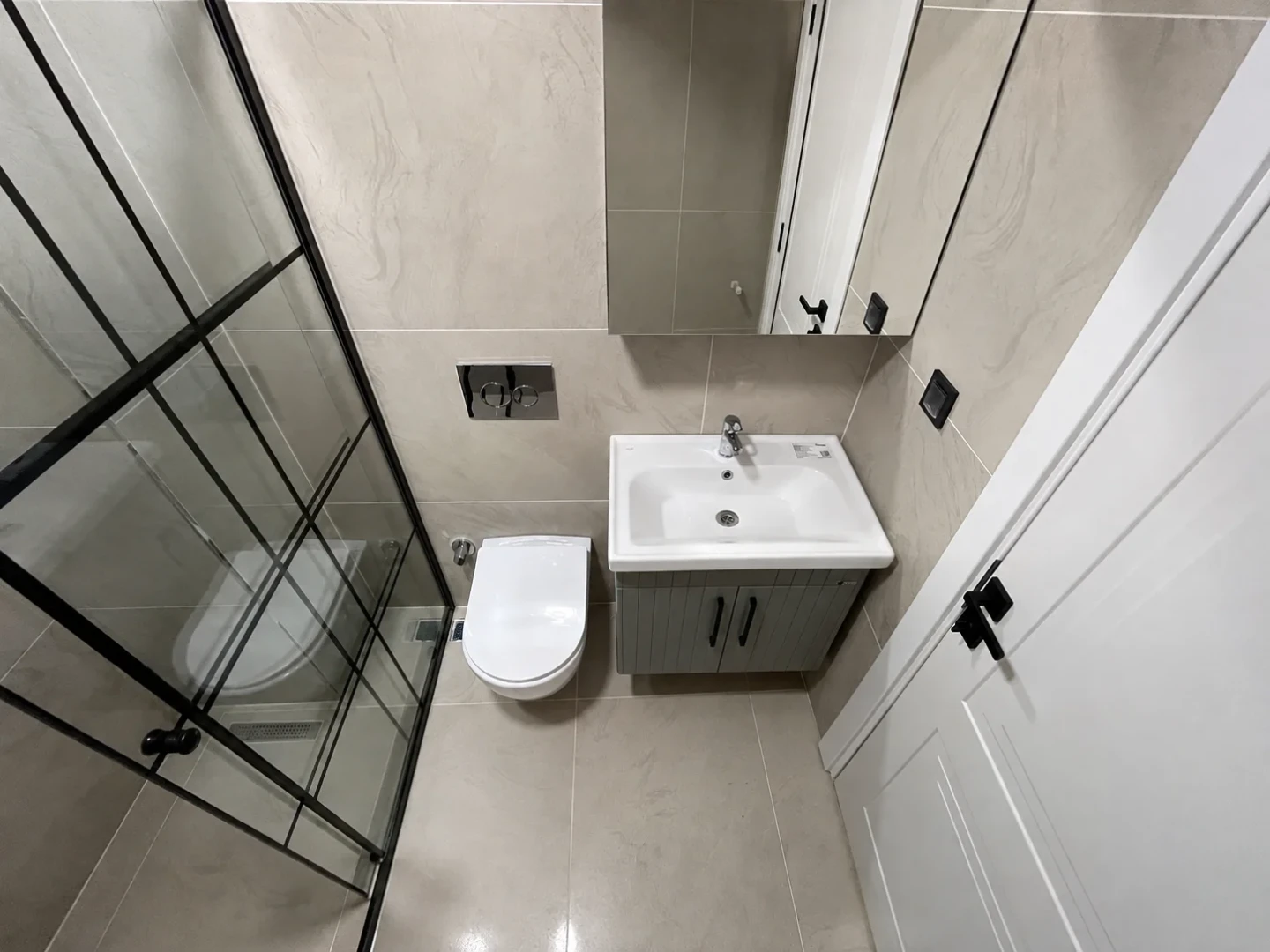YÜKSELDEN AKÇAY MERKEZDE ÖN CEPHE AYRI MUTFAK 2+1 FIRSAT DAİRE