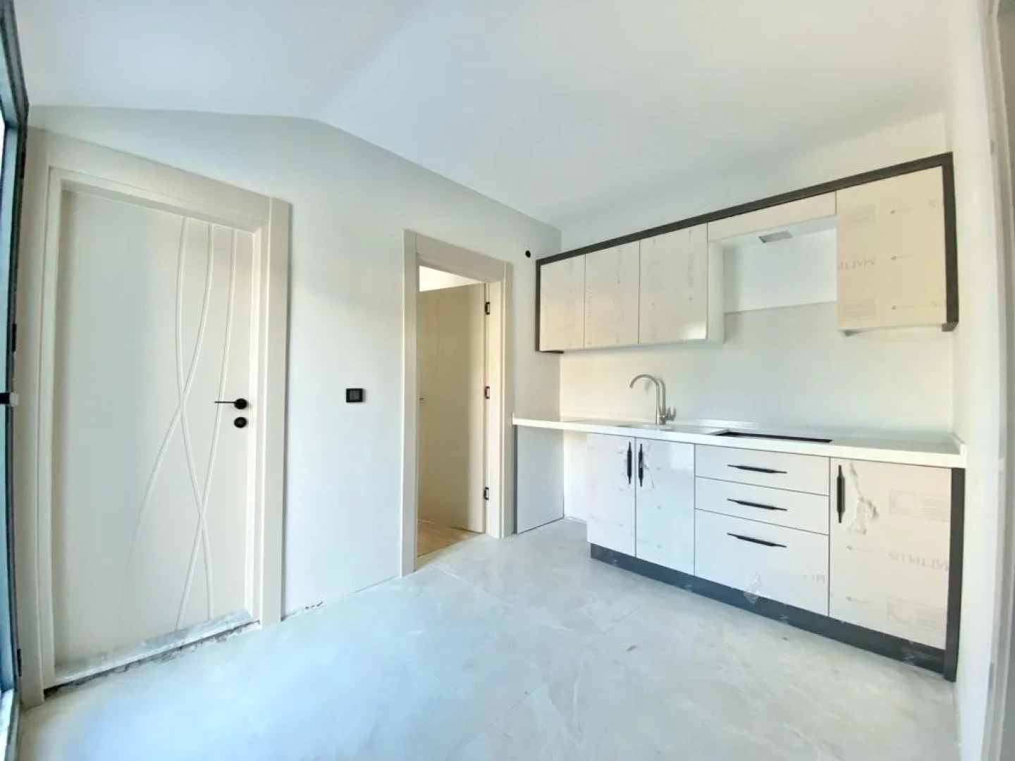 YÜKSELDEN GÜREDE HUZURDOLU BİR YAŞAM SİZİ BEKLİYOR 6+1 LÜX VİLLA