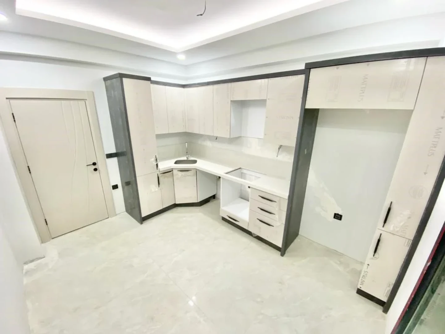 YÜKSELDEN GÜREDE HUZURDOLU BİR YAŞAM SİZİ BEKLİYOR 6+1 LÜX VİLLA