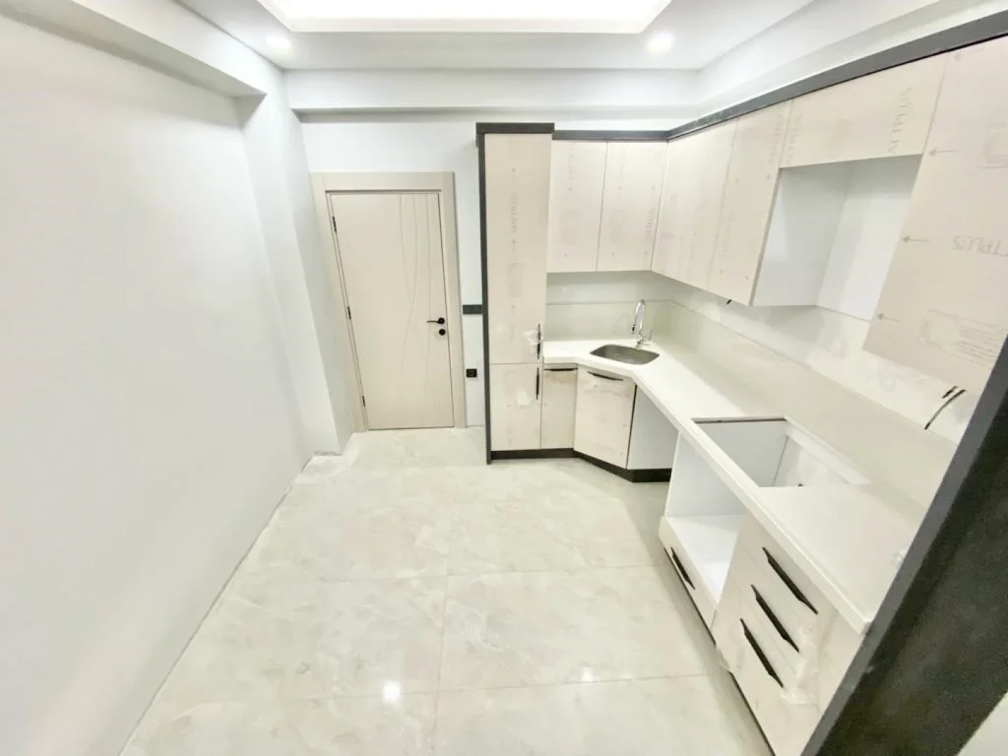 YÜKSELDEN GÜREDE HUZURDOLU BİR YAŞAM SİZİ BEKLİYOR 6+1 LÜX VİLLA