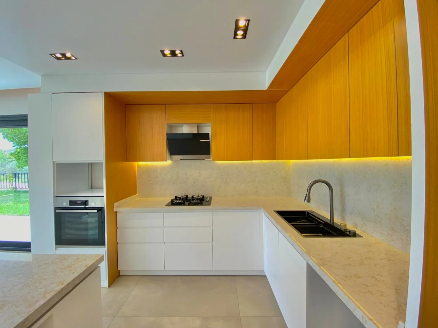 YÜKSELDEN GÜREDE ÖZEL TASARIM MİMARIYA SAHİP HAVUZLU 4+1 VİLLA
