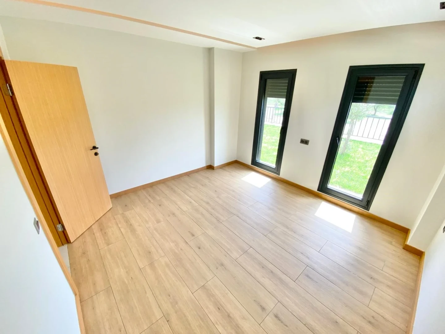 YÜKSELDEN GÜREDE ÖZEL TASARIM MİMARIYA SAHİP HAVUZLU 4+1 VİLLA