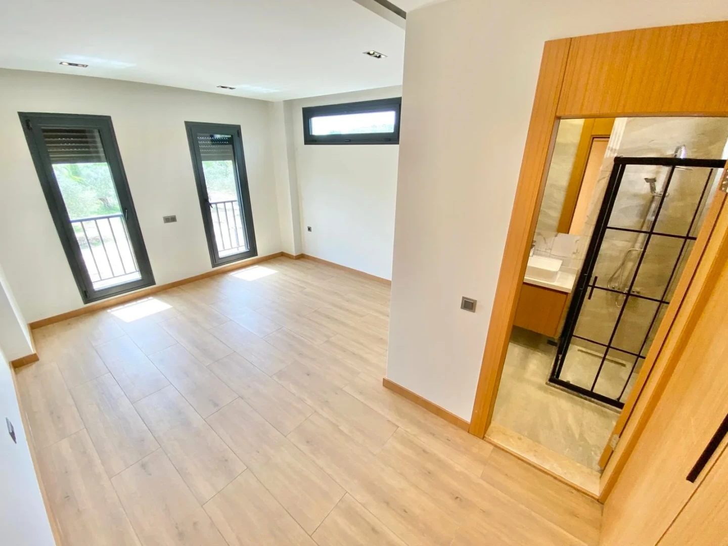 YÜKSELDEN GÜREDE ÖZEL TASARIM MİMARIYA SAHİP HAVUZLU 4+1 VİLLA
