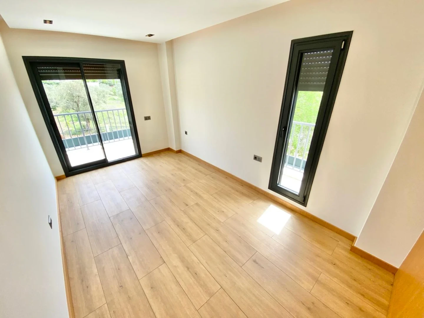 YÜKSELDEN GÜREDE ÖZEL TASARIM MİMARIYA SAHİP HAVUZLU 4+1 VİLLA