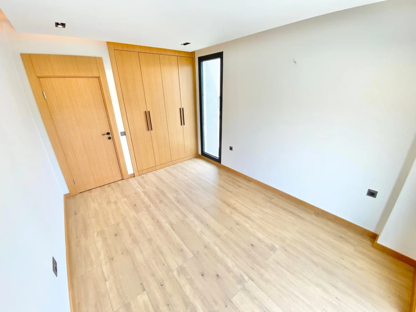 YÜKSELDEN GÜREDE ÖZEL TASARIM MİMARIYA SAHİP HAVUZLU 4+1 VİLLA