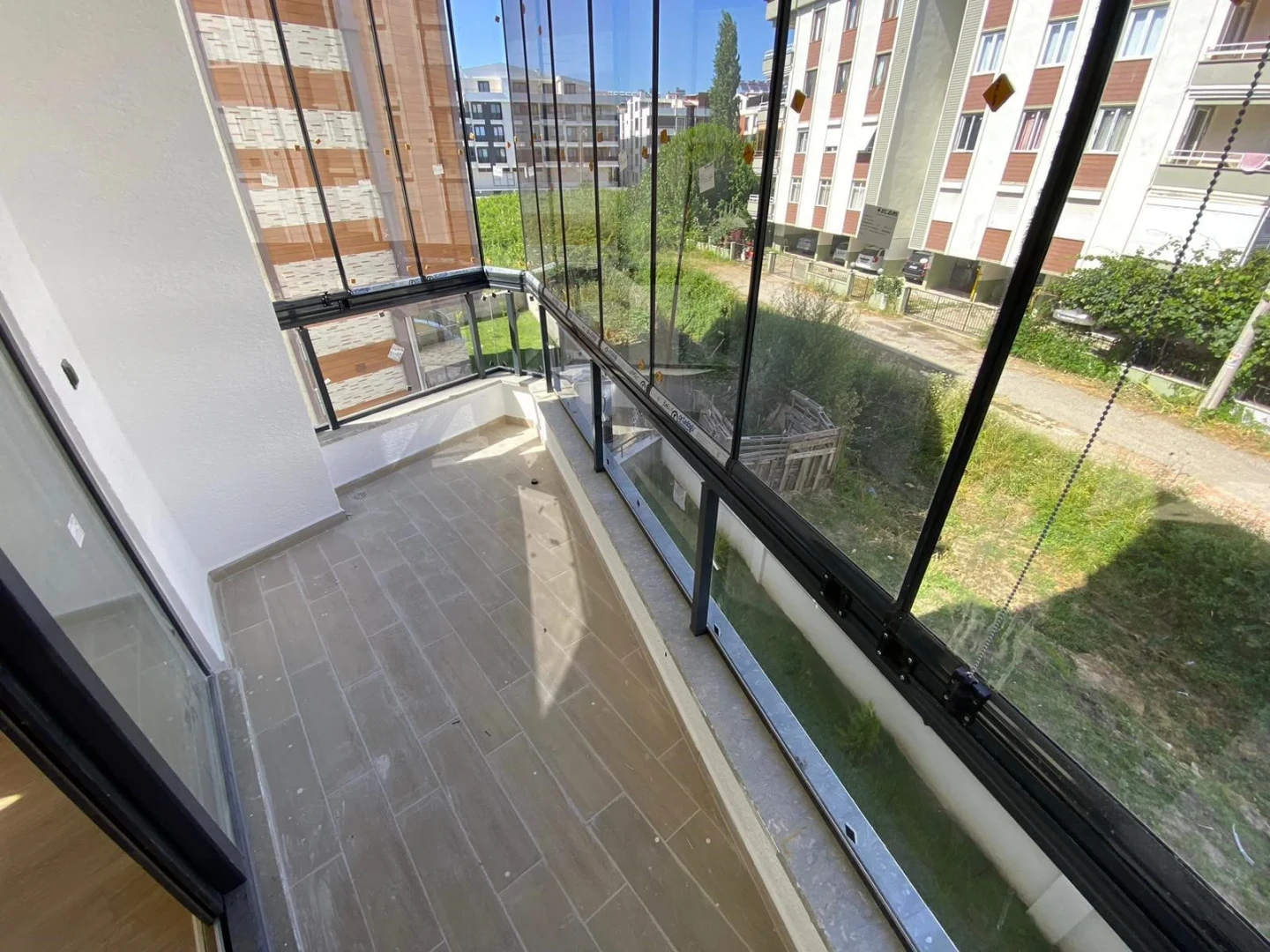 YÜKSELDEN ALTINKUMDA AYRI MUTFAK ÖN CEPHE SATILIK 2+1SIFIR DAİRE