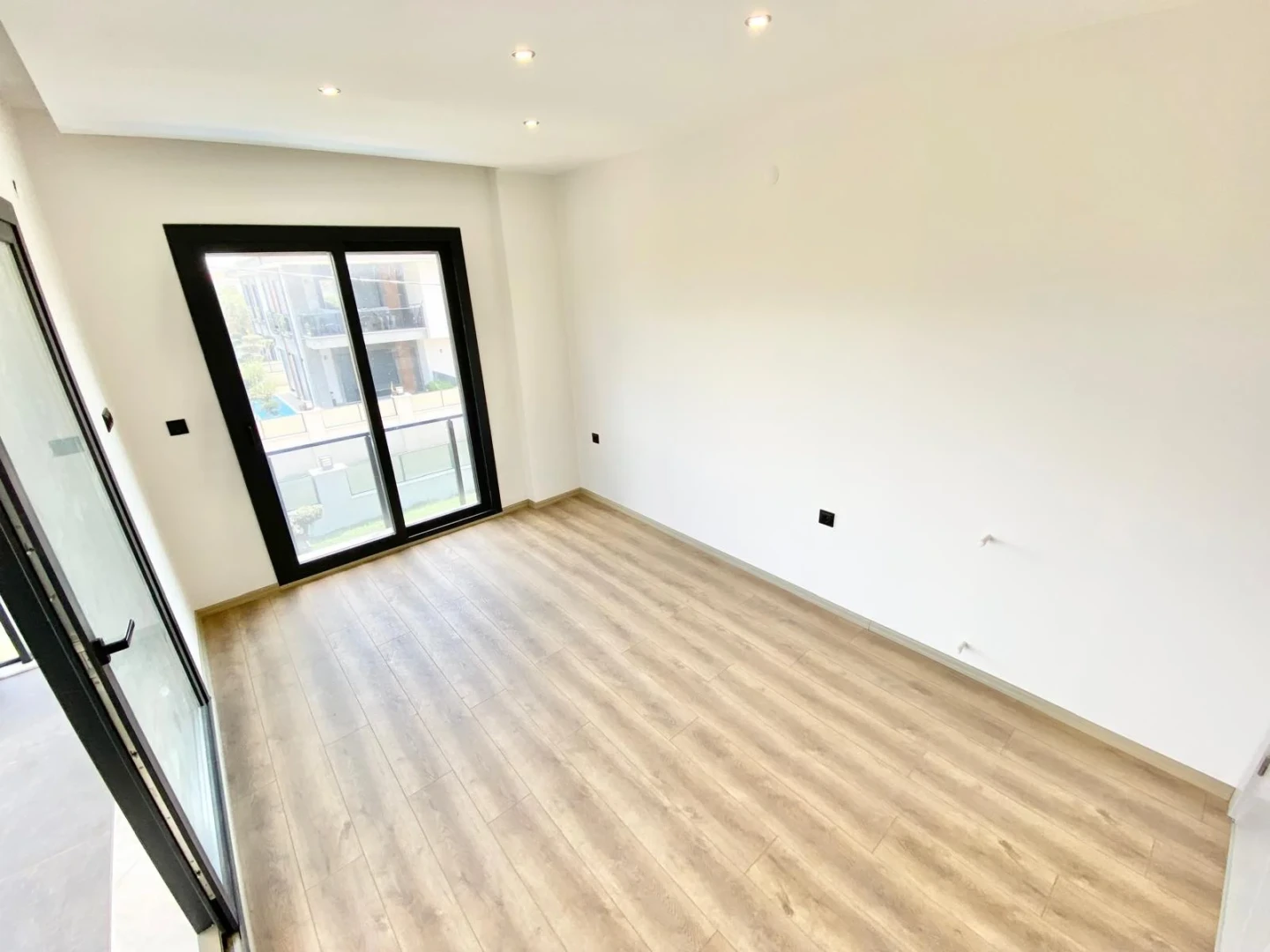 YÜKSEL'DEN HAVUZLU ULTRA LUX PROJE DE 3+1 MUHTEŞEM VİLLA