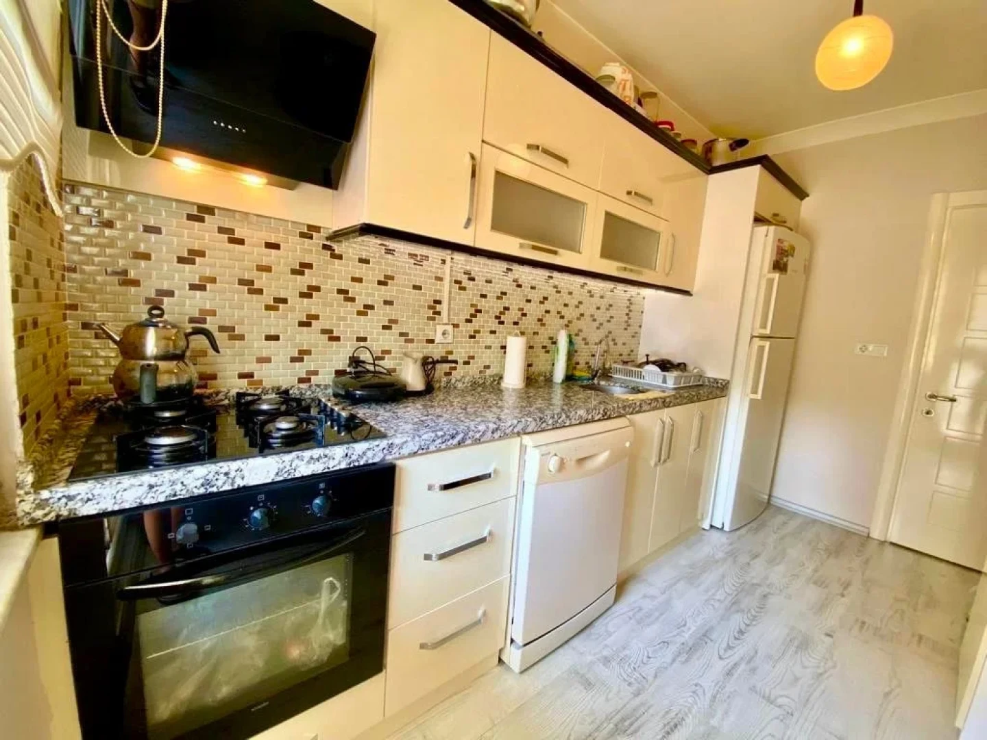 YÜKSELDEN ALTINKUMDA AYRI MUTFAK ÖN CEPHE YÜKSEK KREDİ 2+1 DAİRE