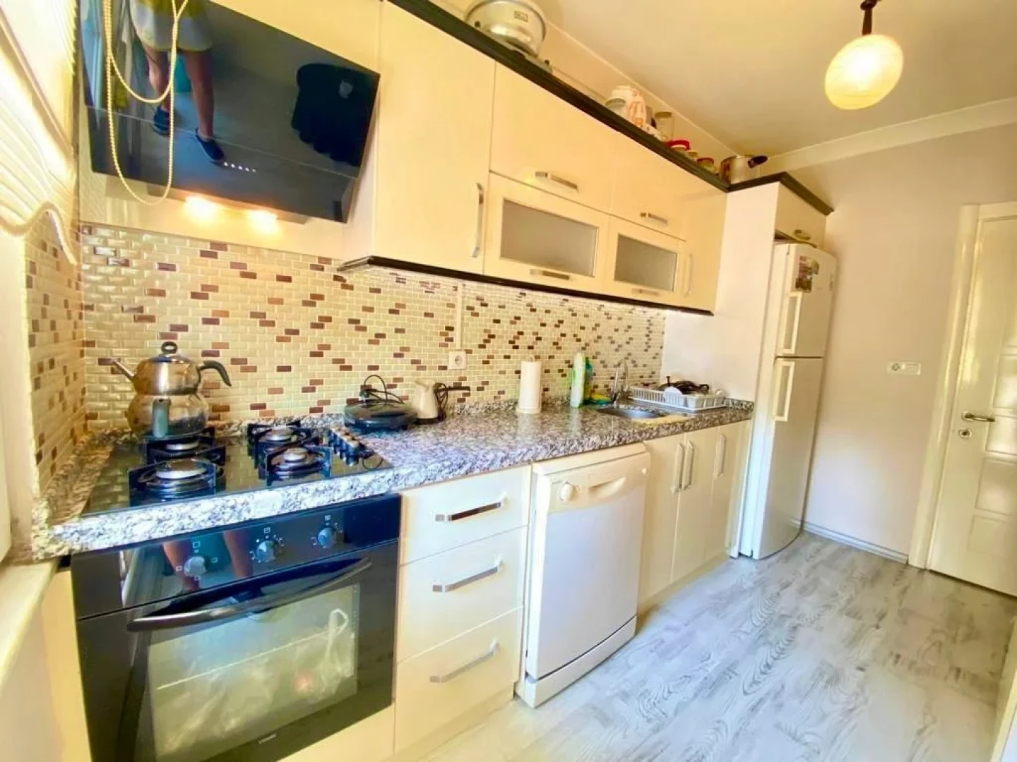 YÜKSELDEN ALTINKUMDA AYRI MUTFAK ÖN CEPHE YÜKSEK KREDİ 2+1 DAİRE