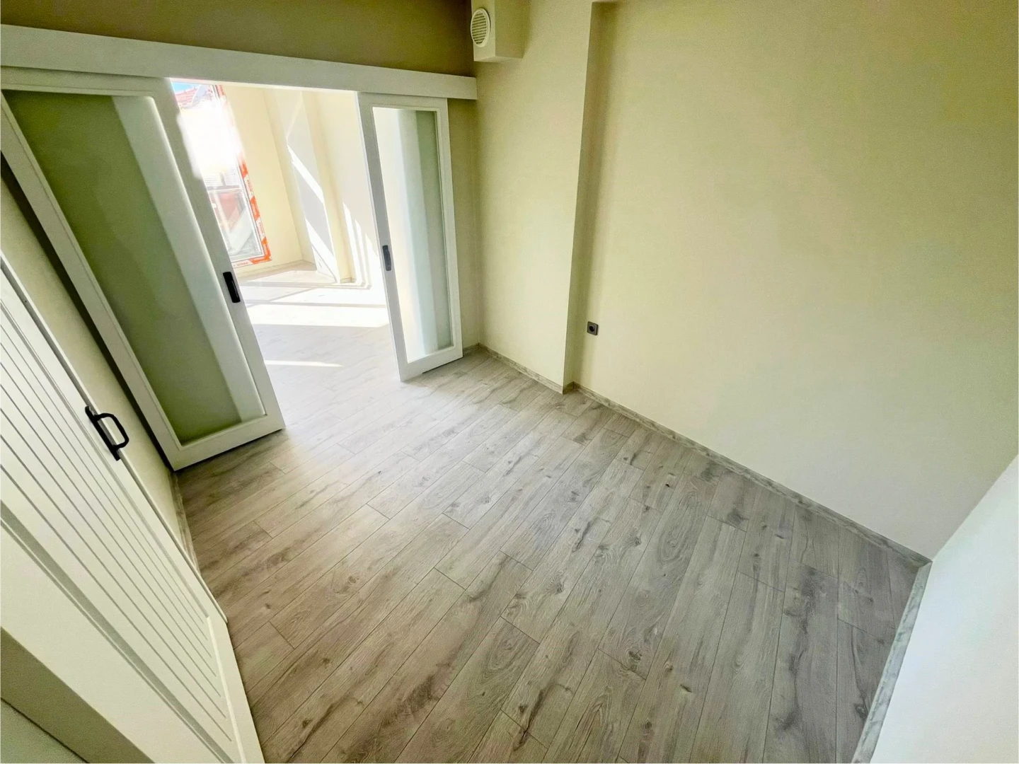 YÜKSELDEN BÖLGENİN EN GÖZDE SEMTİ ZEYTİNLİ MERKEZDE SATILIK 1+1!