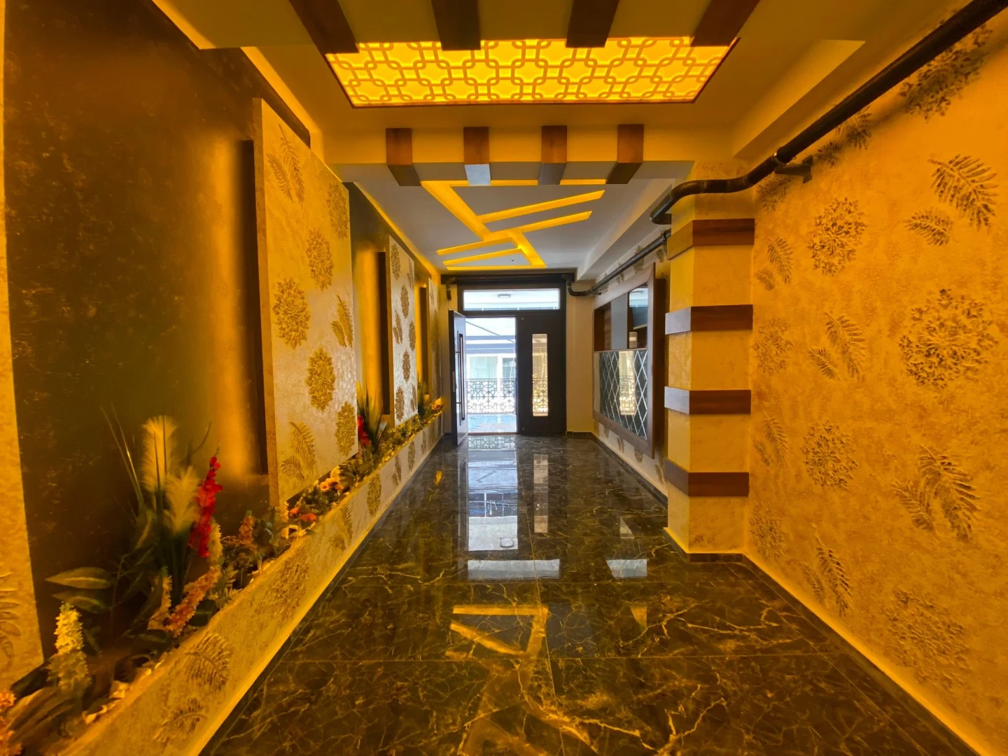 YÜKSELDEN ALTINKUMDA AYRI MUTFAK ARA KAT LÜKS SATILIK 2+1 DAİRE