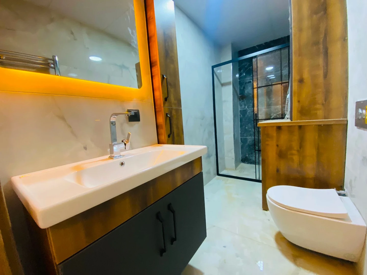 YÜKSELDEN ALTINKUMDA AYRI MUTFAK ARA KAT LÜKS SATILIK 2+1 DAİRE