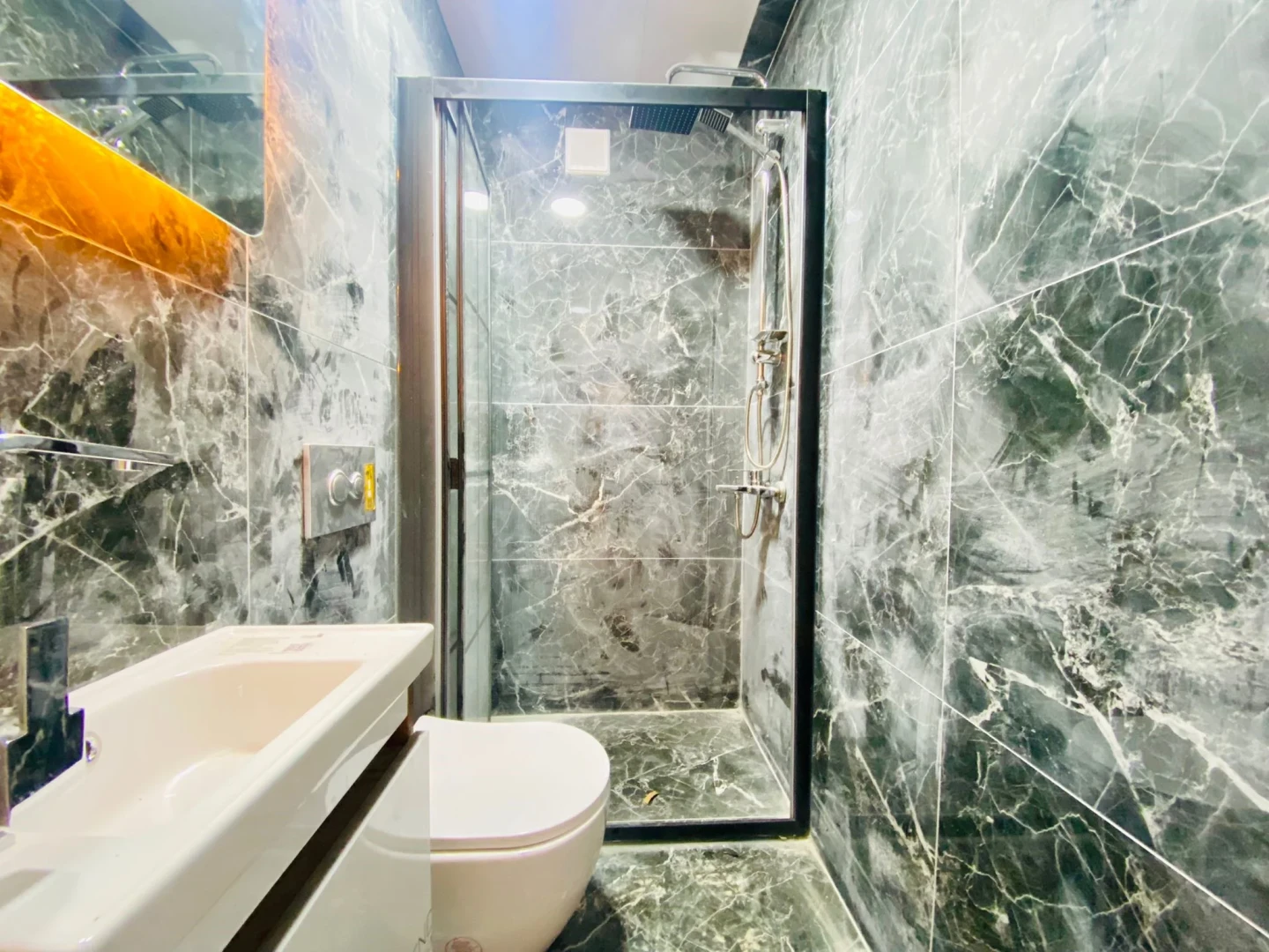 YÜKSELDEN ALTINKUMDA AYRI MUTFAK ARA KAT LÜKS SATILIK 2+1 DAİRE