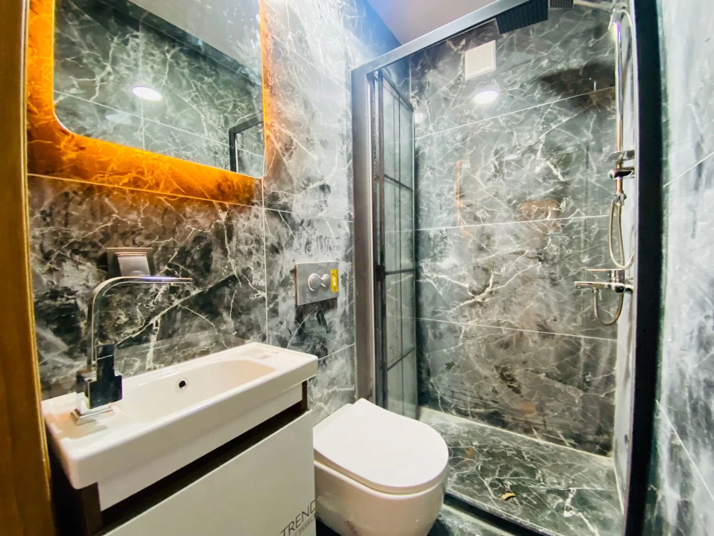 YÜKSELDEN ALTINKUMDA AYRI MUTFAK ARA KAT LÜKS SATILIK 2+1 DAİRE