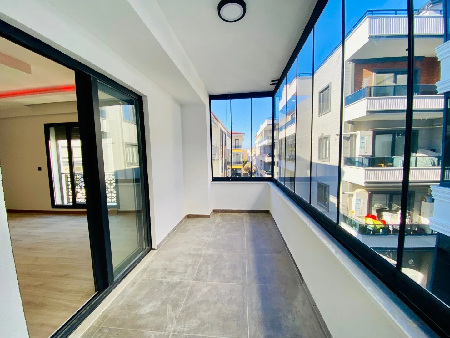 YÜKSELDEN ALTINKUMDA AYRI MUTFAK ARA KAT LÜKS SATILIK 2+1 DAİRE
