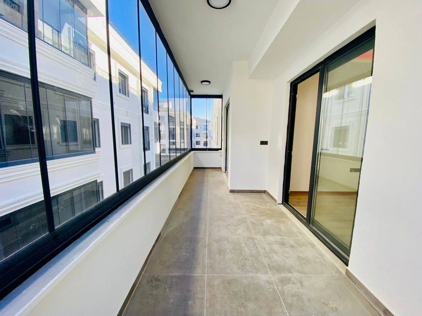 YÜKSELDEN ALTINKUMDA AYRI MUTFAK ARA KAT LÜKS SATILIK 2+1 DAİRE