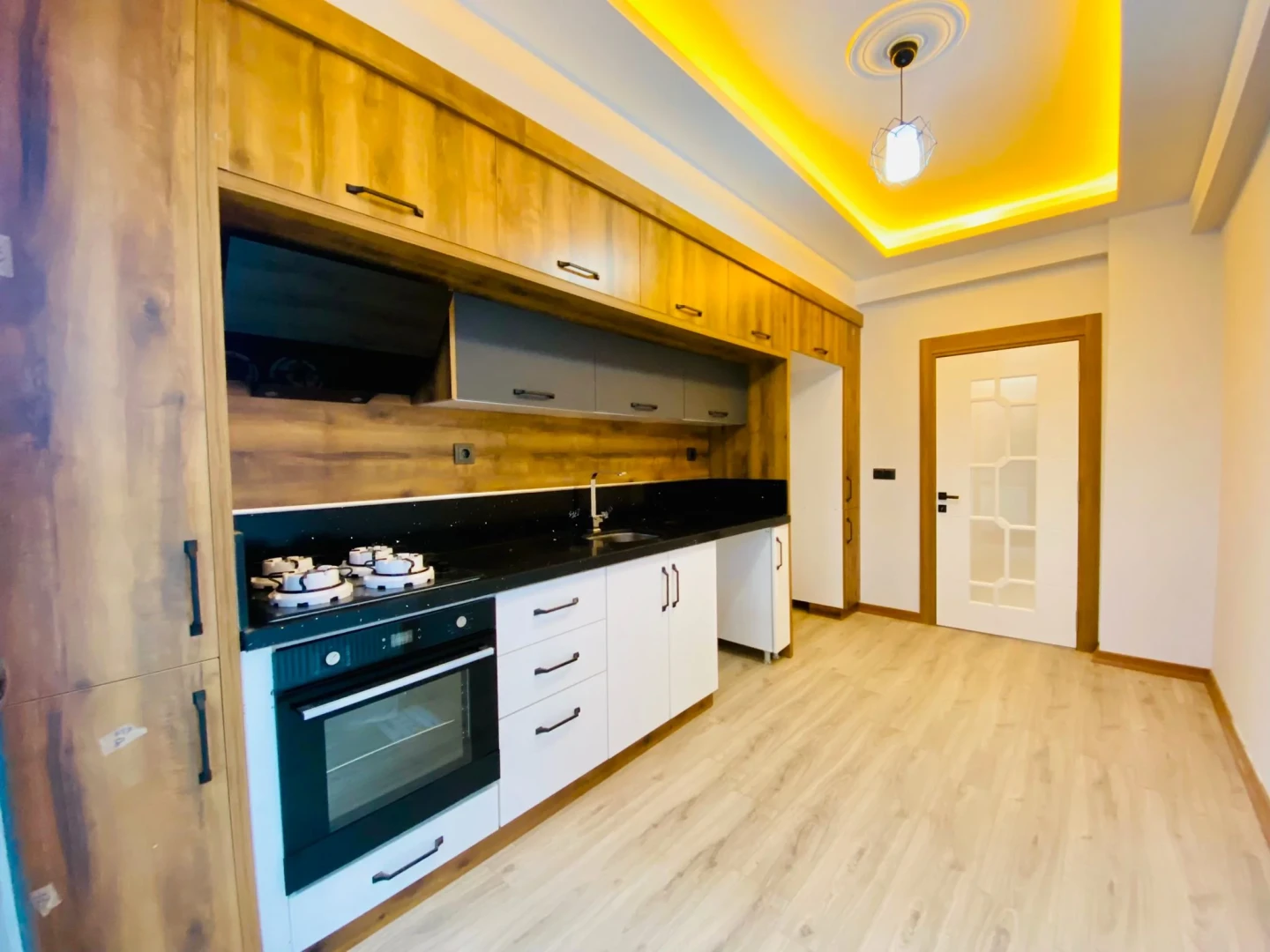 YÜKSELDEN ALTINKUMDA AYRI MUTFAK ARA KAT LÜKS SATILIK 2+1 DAİRE