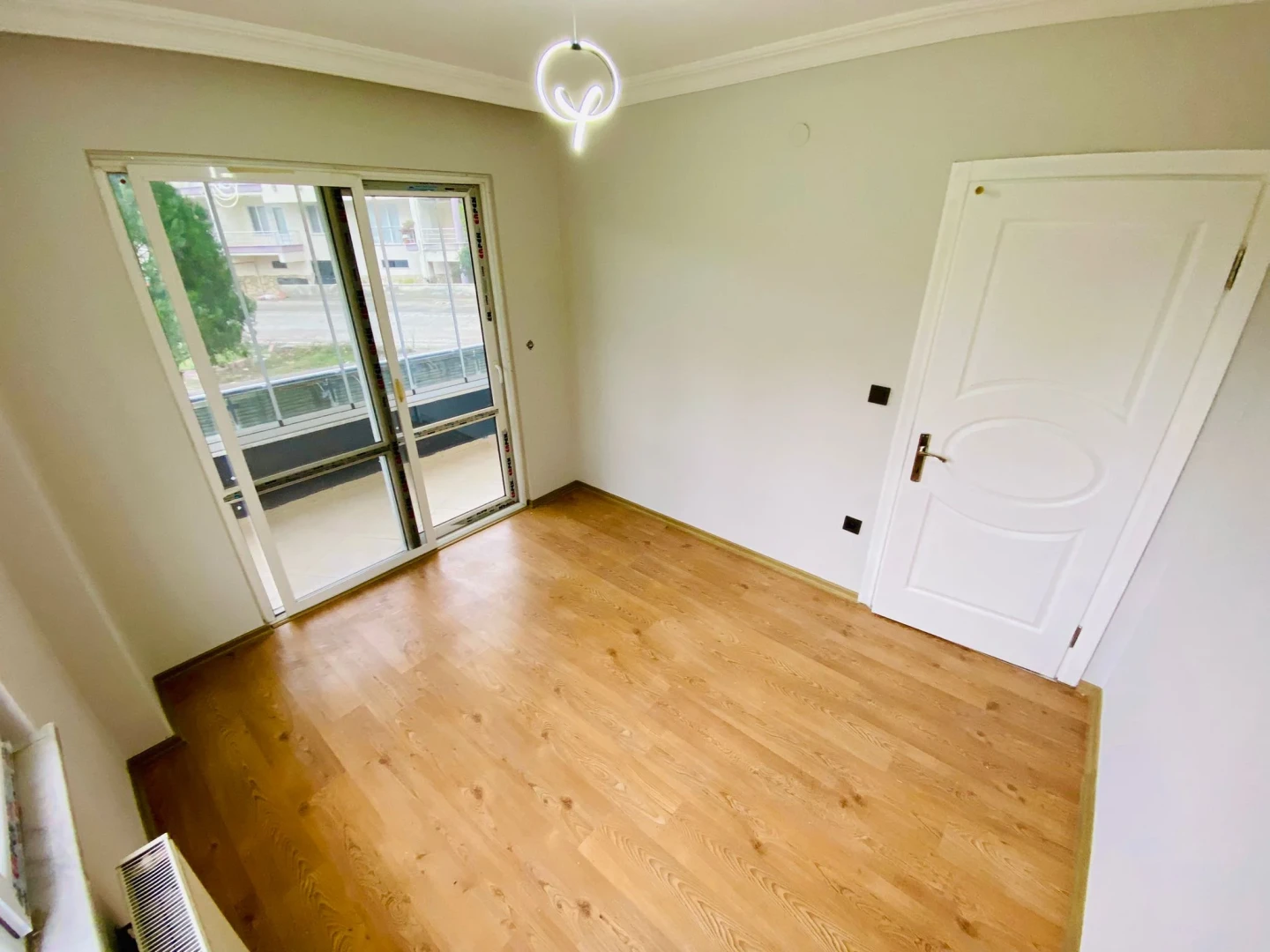 YÜKSELDEN İKİZÇAYDA EMSALSİZ MANZARA VE BALKON SATILIK 2+1 DAİRE