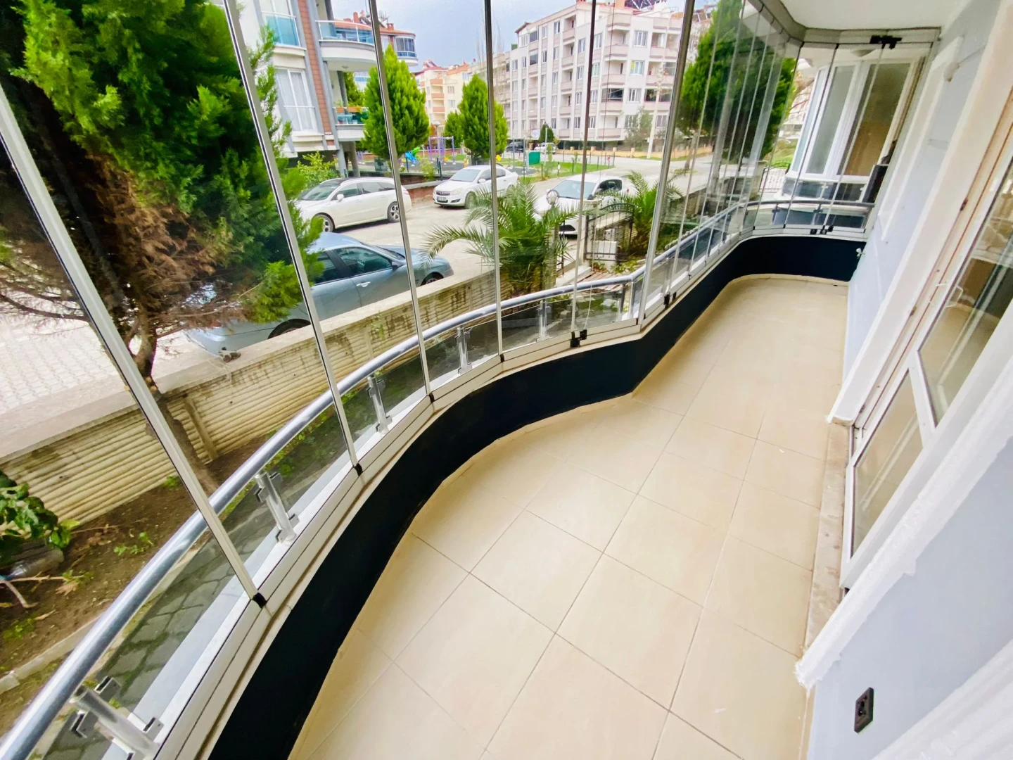 YÜKSELDEN İKİZÇAYDA EMSALSİZ MANZARA VE BALKON SATILIK 2+1 DAİRE