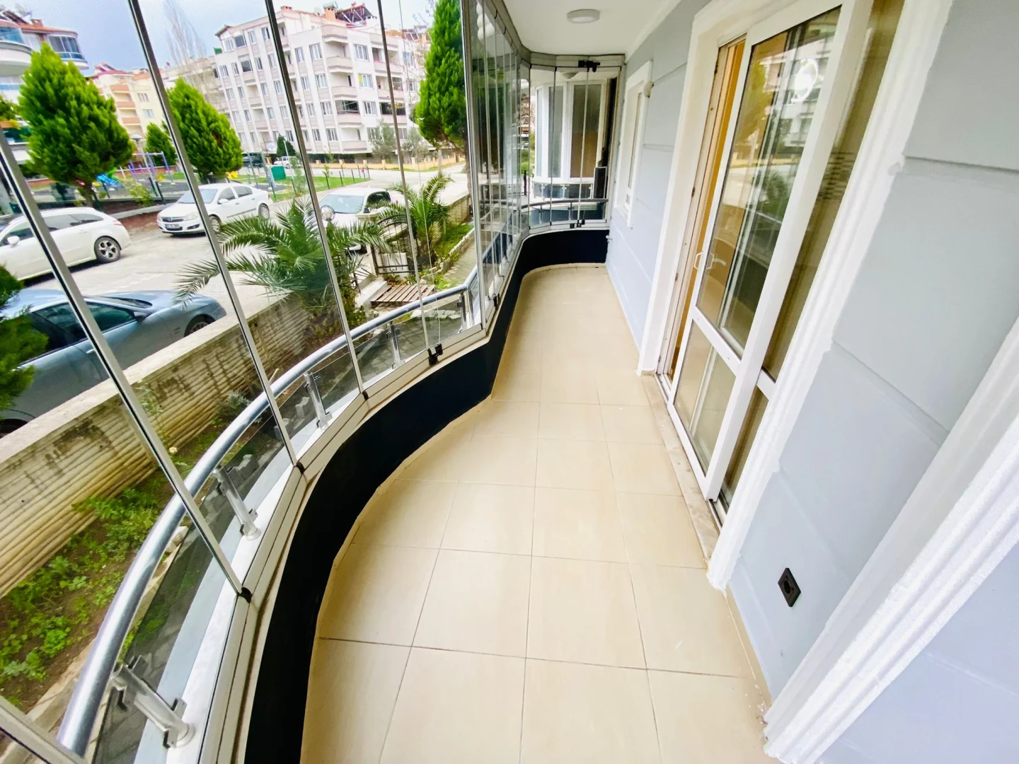 YÜKSELDEN İKİZÇAYDA EMSALSİZ MANZARA VE BALKON SATILIK 2+1 DAİRE