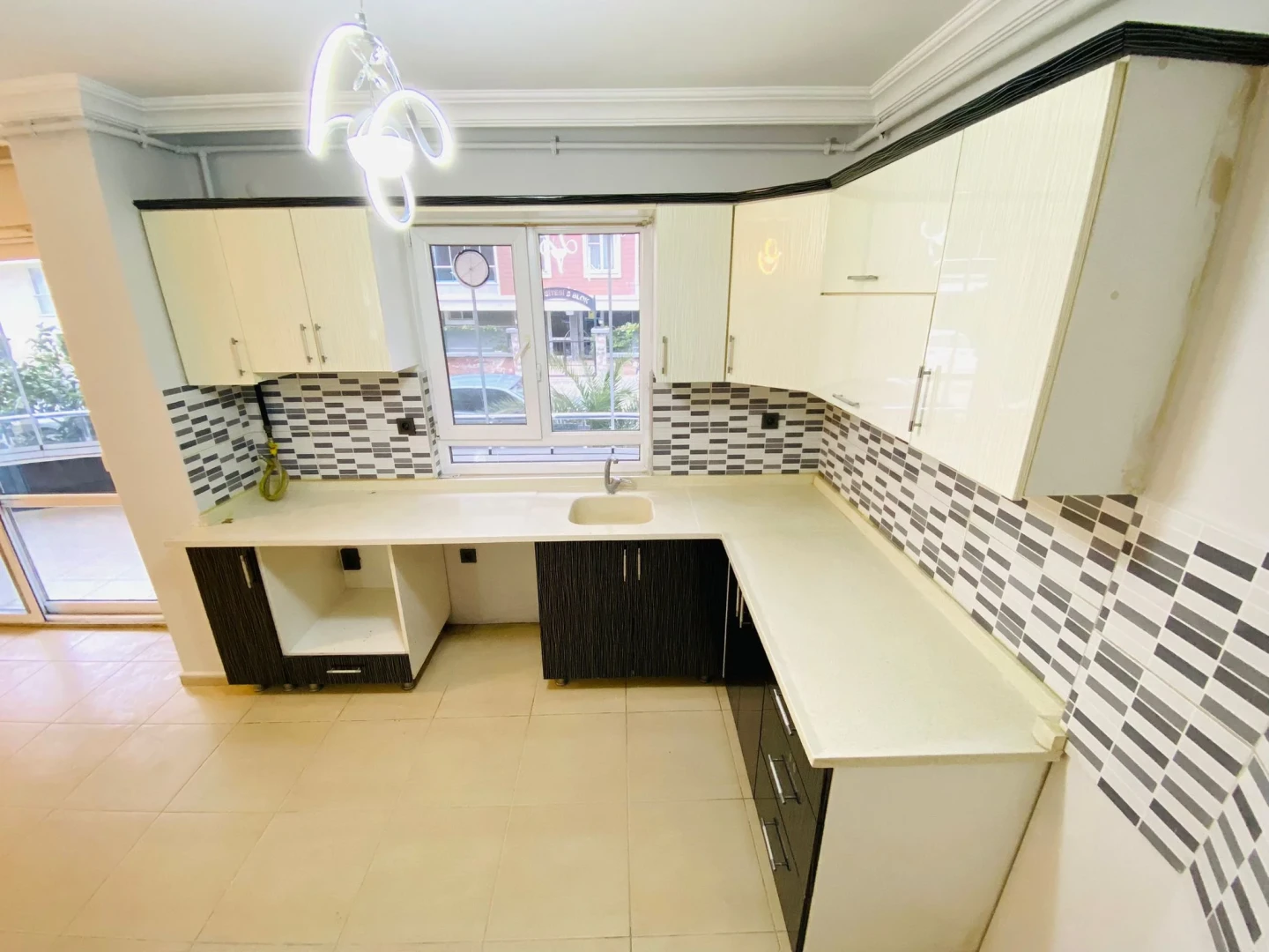 YÜKSELDEN İKİZÇAYDA EMSALSİZ MANZARA VE BALKON SATILIK 2+1 DAİRE