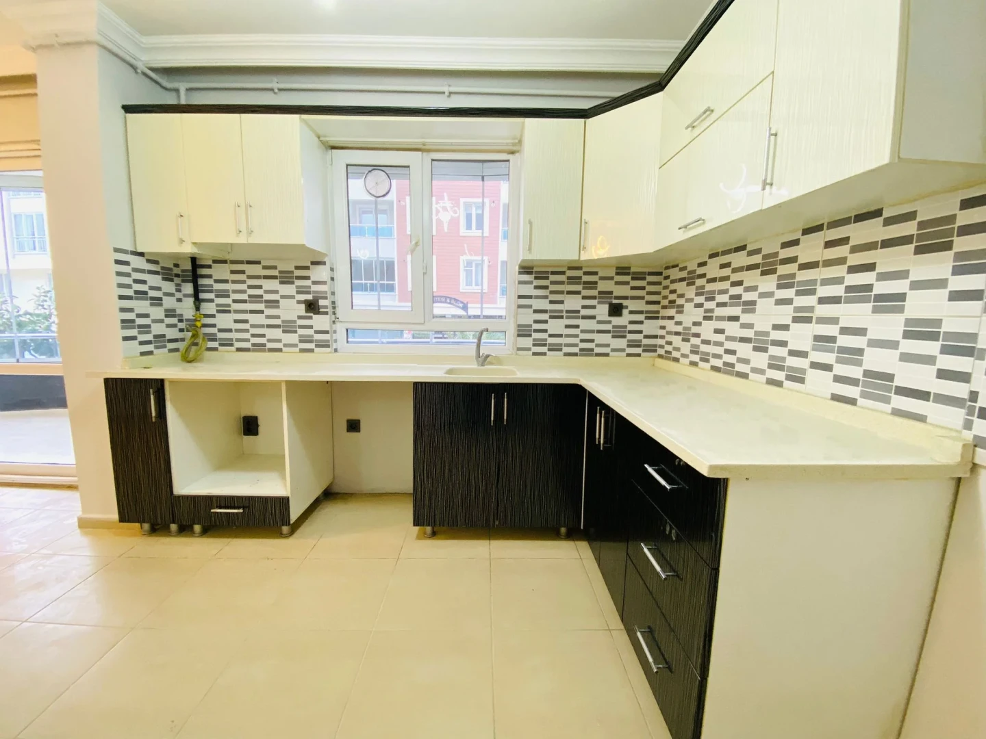 YÜKSELDEN İKİZÇAYDA EMSALSİZ MANZARA VE BALKON SATILIK 2+1 DAİRE