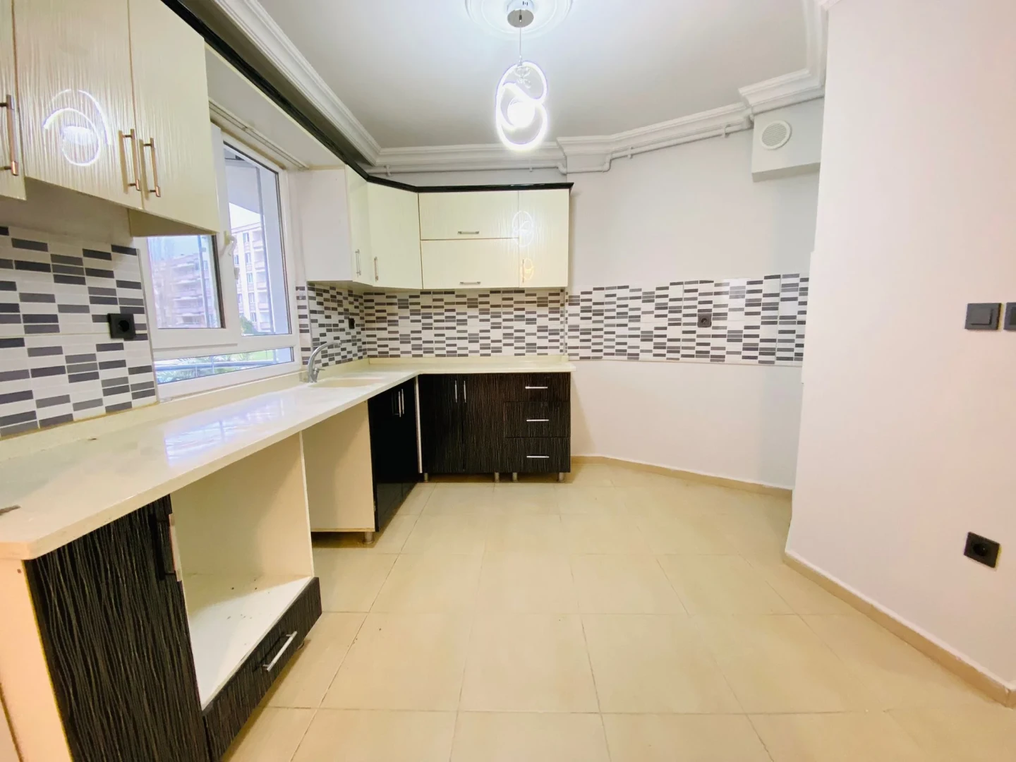 YÜKSELDEN İKİZÇAYDA EMSALSİZ MANZARA VE BALKON SATILIK 2+1 DAİRE