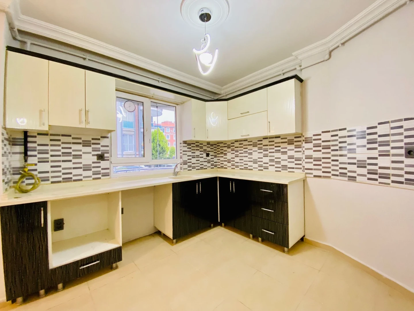 YÜKSELDEN İKİZÇAYDA EMSALSİZ MANZARA VE BALKON SATILIK 2+1 DAİRE