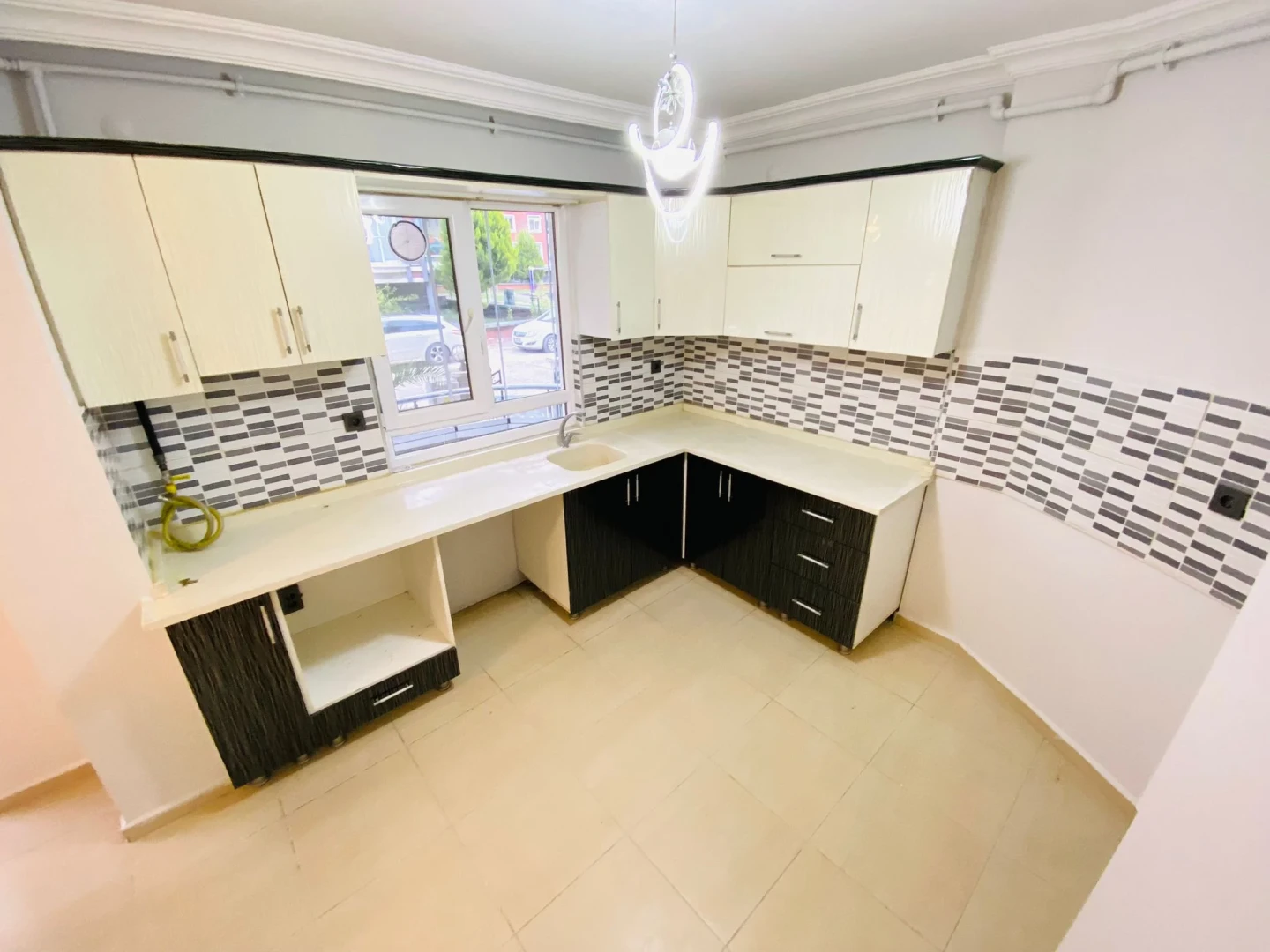 YÜKSELDEN İKİZÇAYDA EMSALSİZ MANZARA VE BALKON SATILIK 2+1 DAİRE
