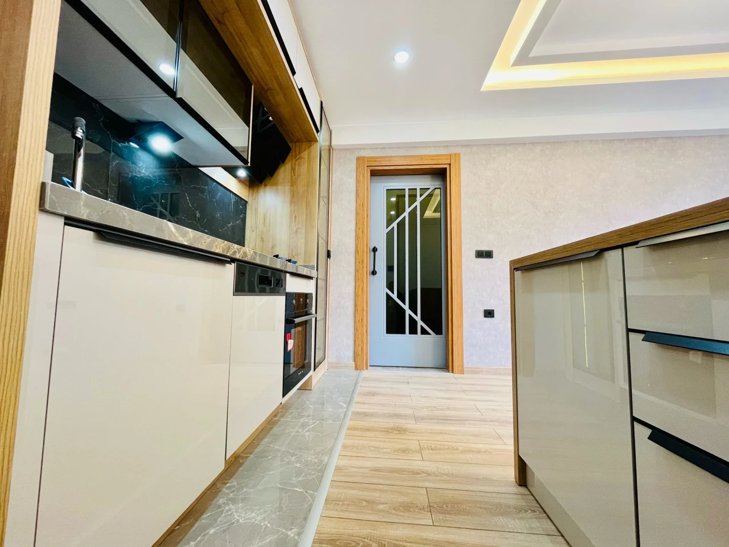 YÜKSELDEN ALTINKUMDA ULTRA LÜX ARA KAT SATILIK 1+1 SIFIR DAİRE
