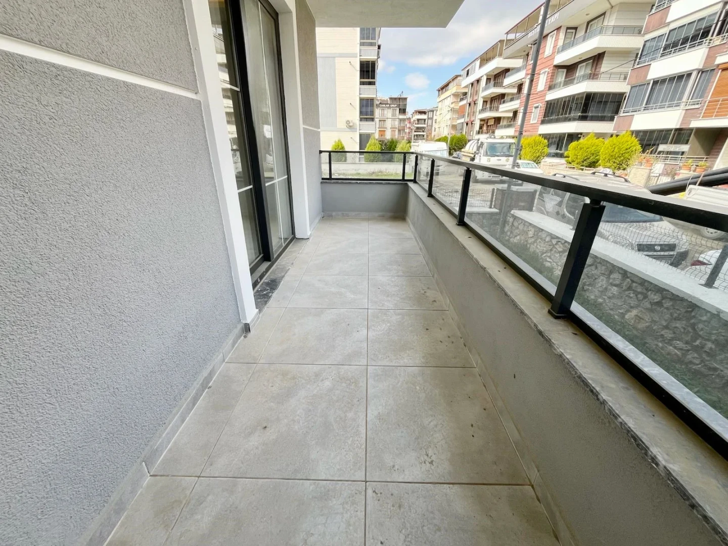 YÜKSELDEN ÖN CEPHE SIFIR BİNADA GENİŞ VE LÜKS SATILIK 2+1 DAİRE