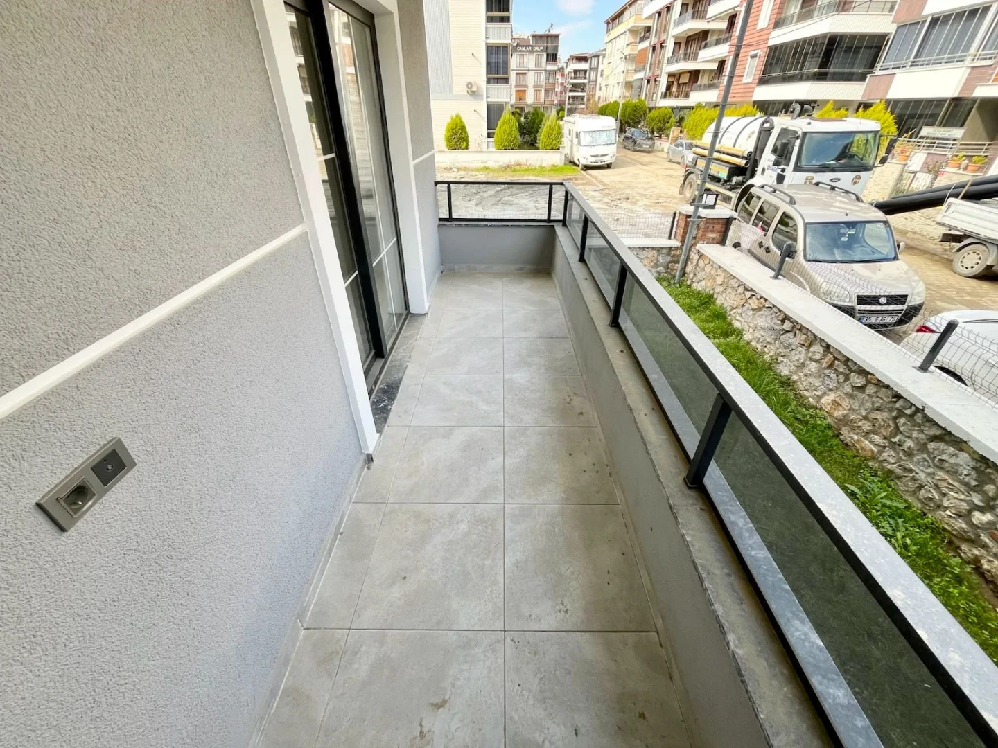 YÜKSELDEN ÖN CEPHE SIFIR BİNADA GENİŞ VE LÜKS SATILIK 2+1 DAİRE