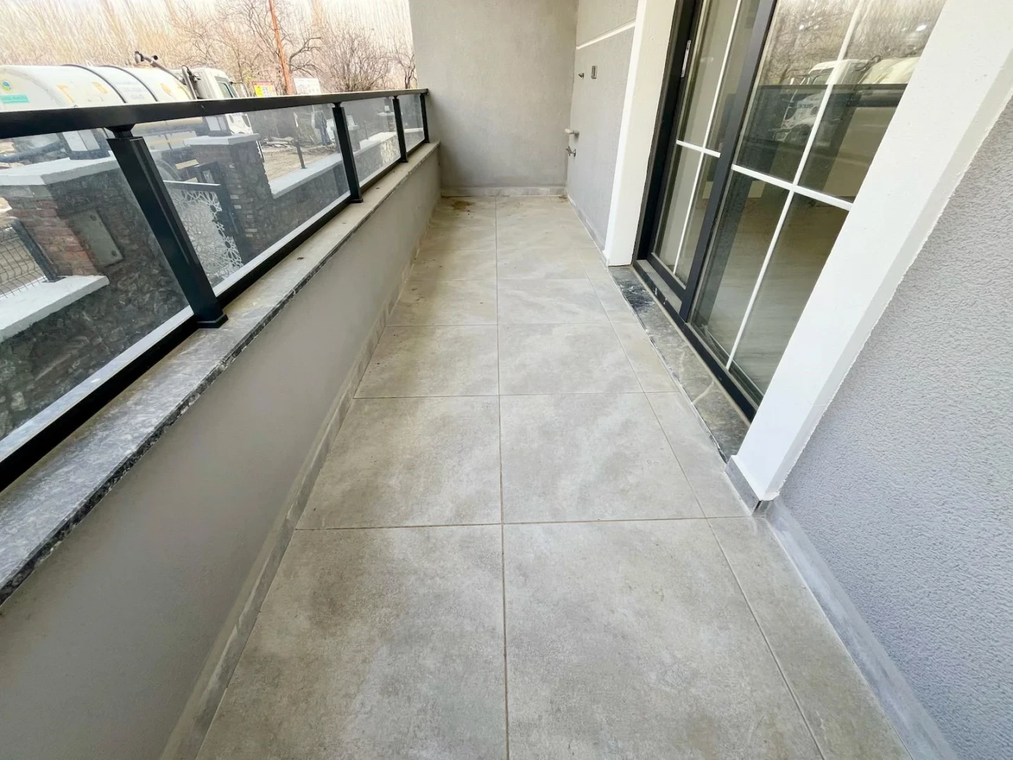 YÜKSELDEN ÖN CEPHE SIFIR BİNADA GENİŞ VE LÜKS SATILIK 2+1 DAİRE