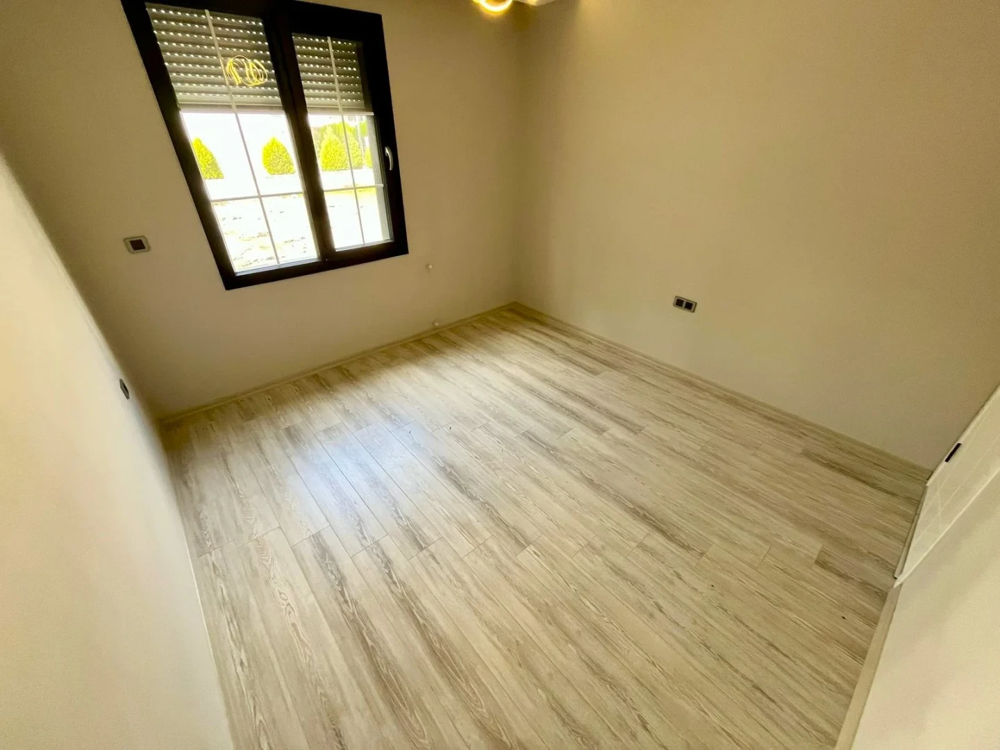 YÜKSELDEN ÖN CEPHE SIFIR BİNADA GENİŞ VE LÜKS SATILIK 2+1 DAİRE