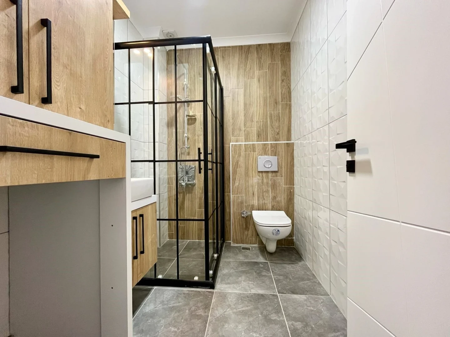 YÜKSELDEN ÖN CEPHE SIFIR BİNADA GENİŞ VE LÜKS SATILIK 2+1 DAİRE