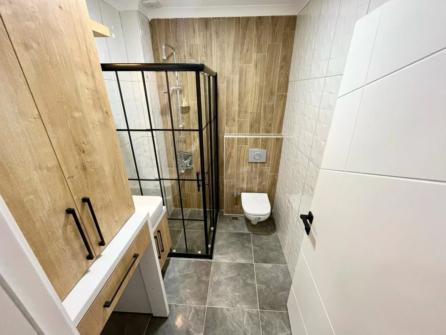 YÜKSELDEN ÖN CEPHE SIFIR BİNADA GENİŞ VE LÜKS SATILIK 2+1 DAİRE